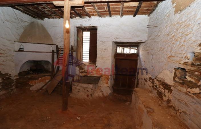 Image No.33-Propriété de 1 chambre à vendre à Chora