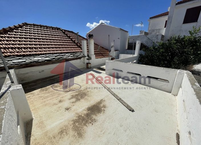 Image No.30-Propriété de 1 chambre à vendre à Chora