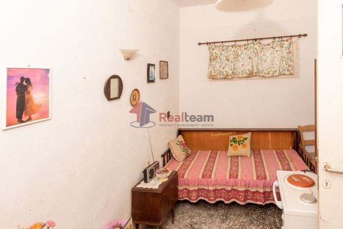 Image No.10-3 Bed Property for sale