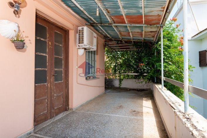 Image No.19-3 Bed Property for sale