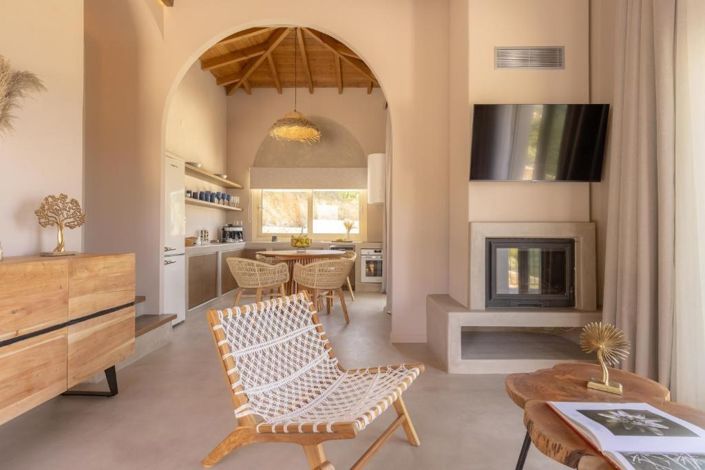 Image No.11-Propriété de 4 chambres à vendre à Chora