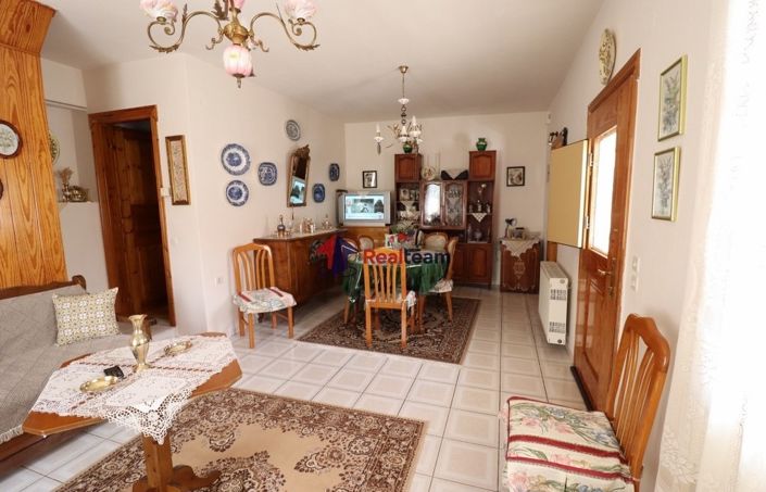 Image No.8-Propriété de 1 chambre à vendre à Chora