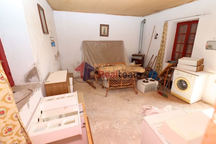 Image No.5-Propriété à vendre à Votsi