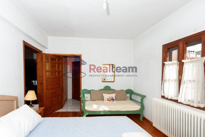 Image No.17-5 Bed Property for sale