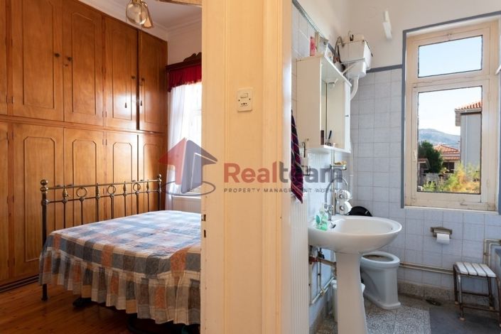 Image No.13-2 Bed Property for sale