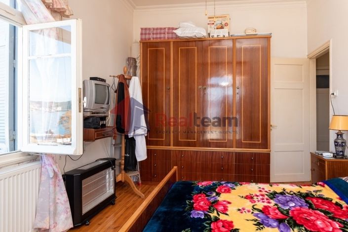 Image No.18-2 Bed Property for sale