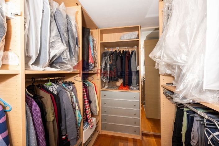 Image No.15-5 Bed Property for sale