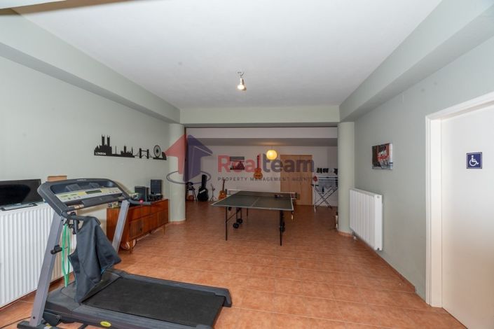 Image No.2-5 Bed Property for sale