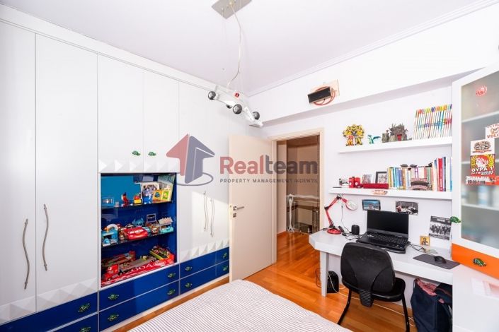 Image No.20-5 Bed Property for sale