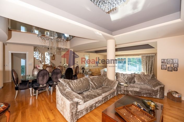 Image No.5-5 Bed Property for sale