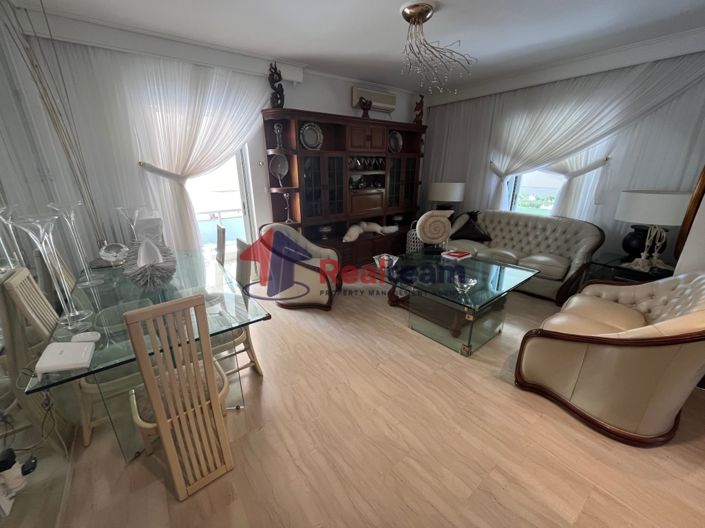 Image No.2-Appartement de 2 chambres à vendre à Attique