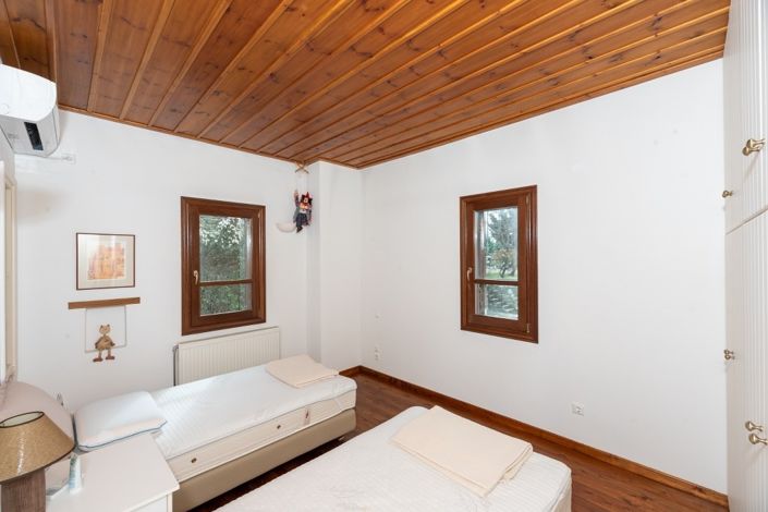 Image No.11-3 Bed Property for sale