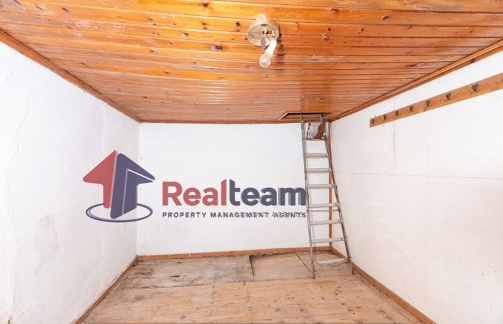 Image No.10-2 Bed Property for sale