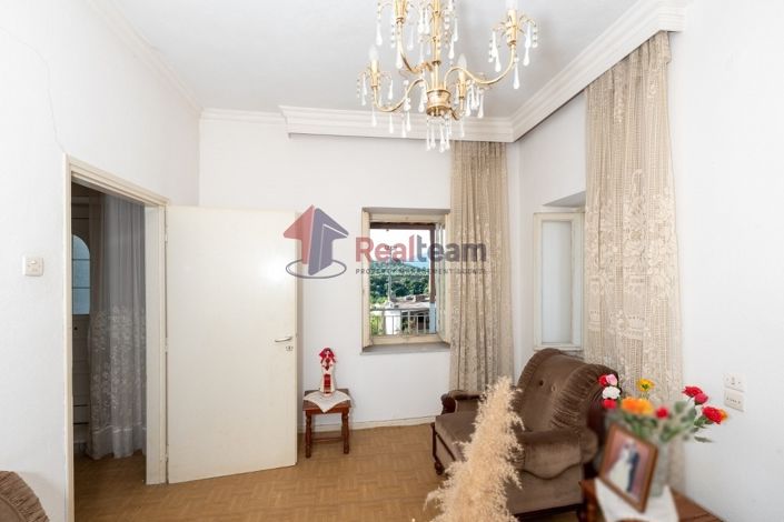 Image No.10-2 Bed Property for sale