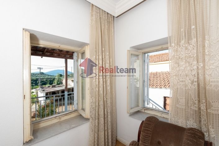 Image No.11-2 Bed Property for sale