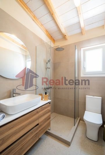 Image No.19-Propriété de 1 chambre à vendre à Chora