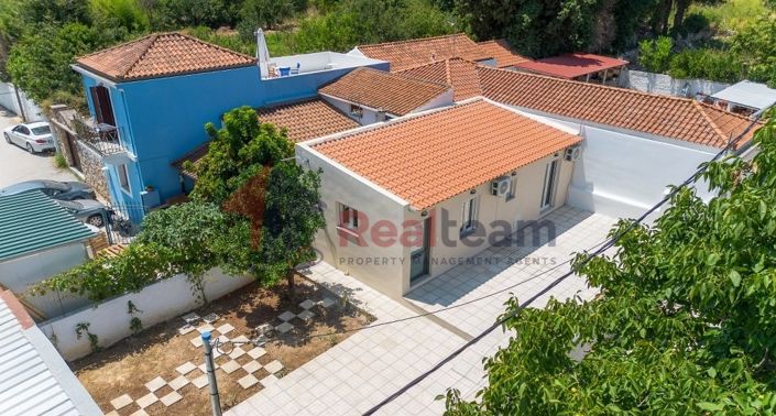 Image No.5-Propriété de 1 chambre à vendre à Chora