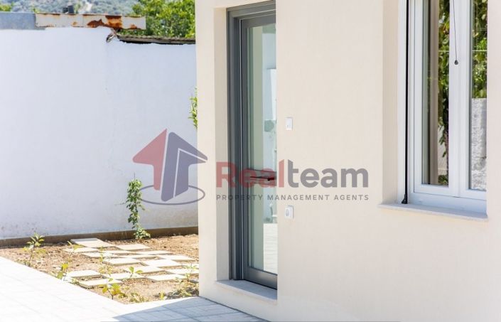 Image No.8-Propriété de 1 chambre à vendre à Chora