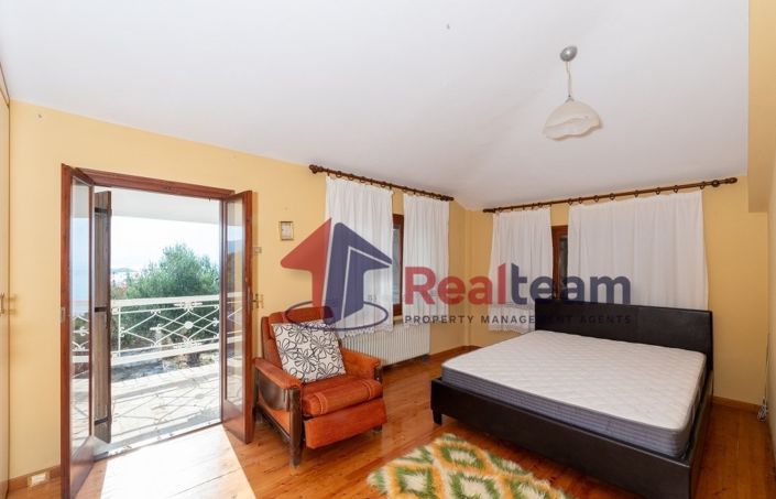 Image No.12-3 Bed Property for sale