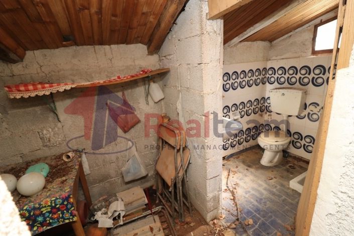 Image No.12-3 Bed Property for sale