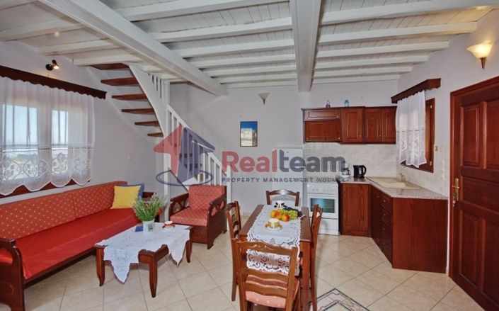 Image No.14-Propriété de 8 chambres à vendre à Votsi