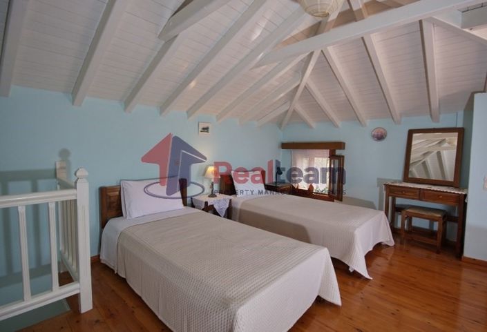 Image No.23-Propriété de 8 chambres à vendre à Votsi