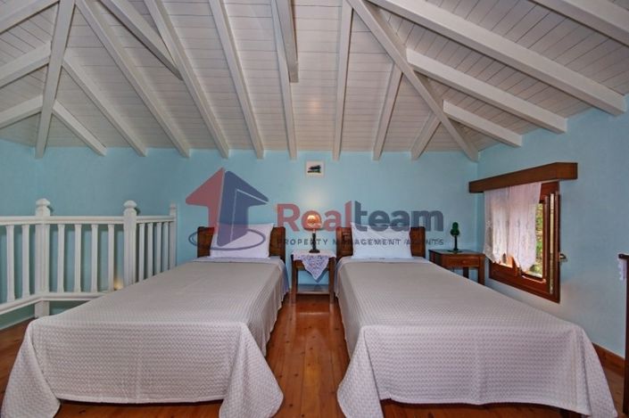 Image No.24-Propriété de 8 chambres à vendre à Votsi