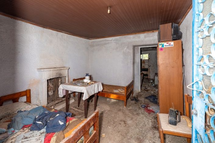 Image No.12-1 Bed Property for sale