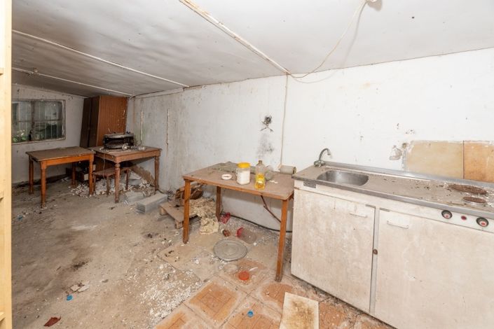 Image No.12-1 Bed Property for sale