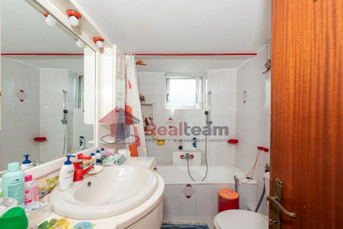 Image No.17-6 Bed Property for sale