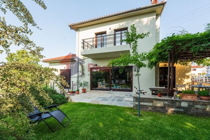 Image No.22-4 Bed Property for sale