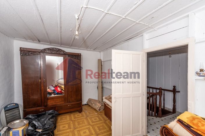 Image No.14-2 Bed Property for sale