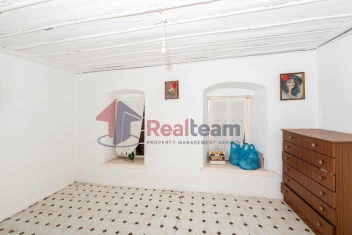 Image No.9-2 Bed Property for sale