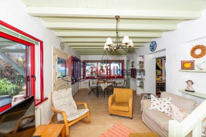 Image No.2-Propriété de 4 chambres à vendre à Alonnisos