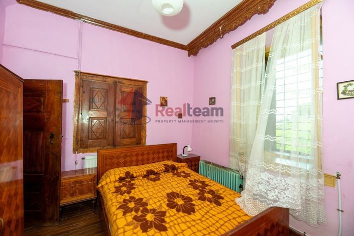 Image No.10-5 Bed Property for sale