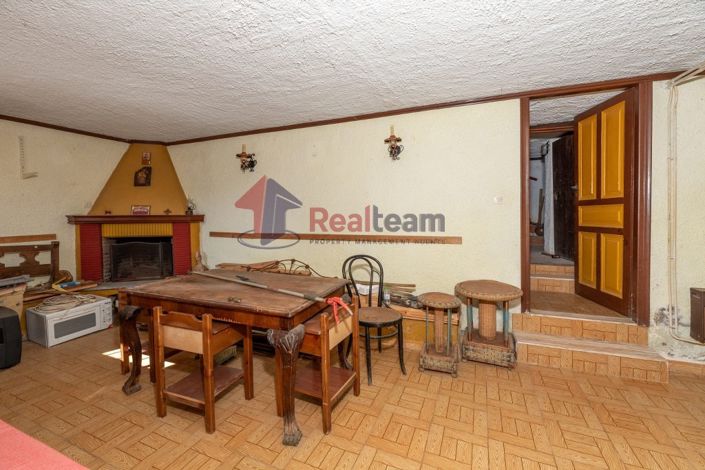 Image No.17-5 Bed Property for sale