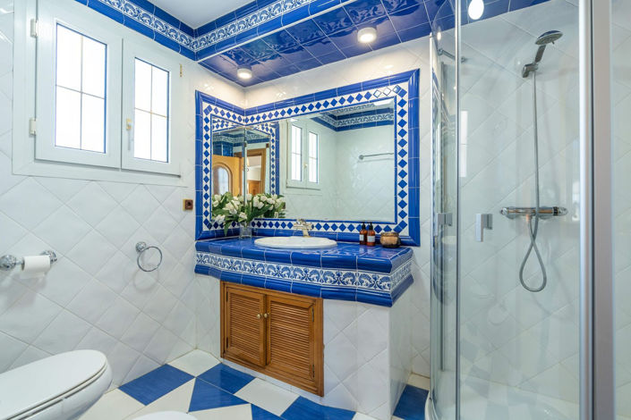 Image No.19-5 Bed Property for sale