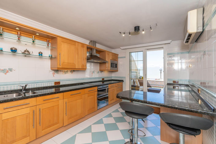 Image No.6-5 Bed Property for sale