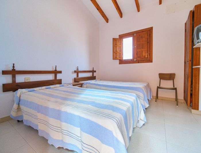 Image No.12-9 Bed Commercial for sale