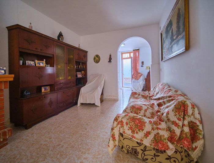 Image No.19-6 Bed Townhouse for sale