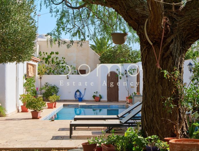 Image No.10-5 Bed Property for sale