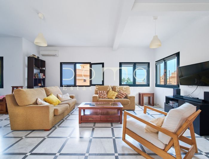 Image No.13-5 Bed Property for sale