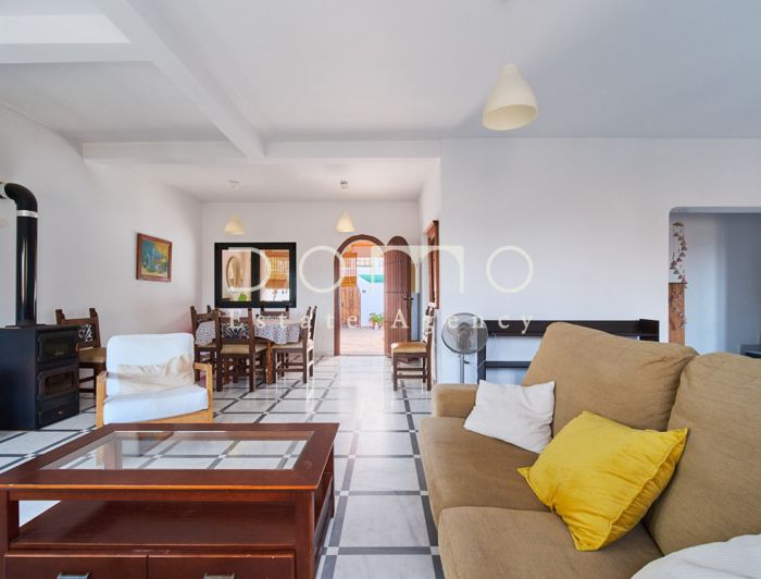 Image No.15-5 Bed Property for sale