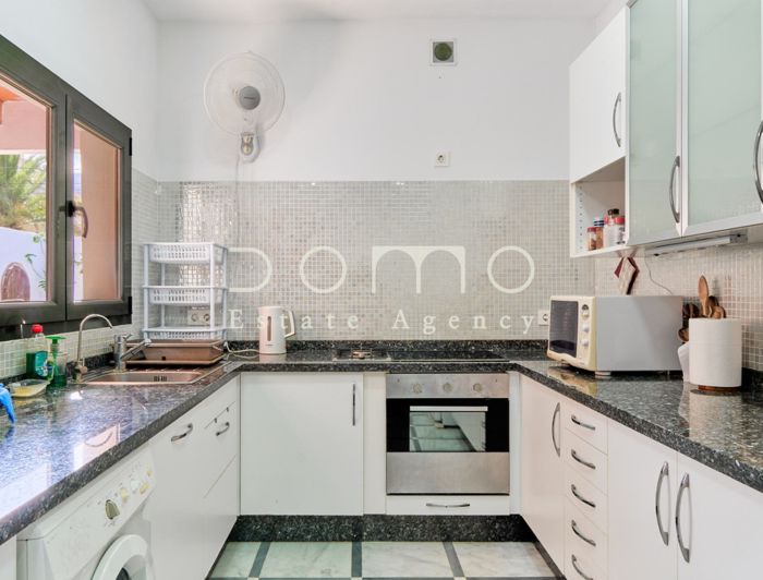 Image No.16-5 Bed Property for sale