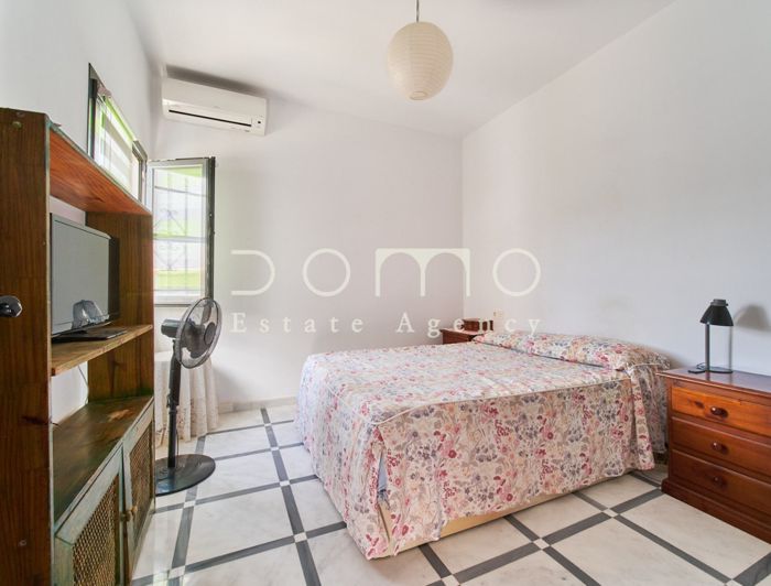 Image No.33-5 Bed Property for sale