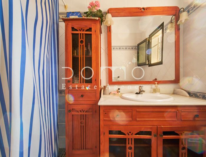 Image No.34-5 Bed Property for sale