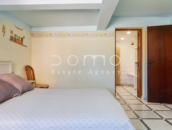 Image No.45-5 Bed Property for sale