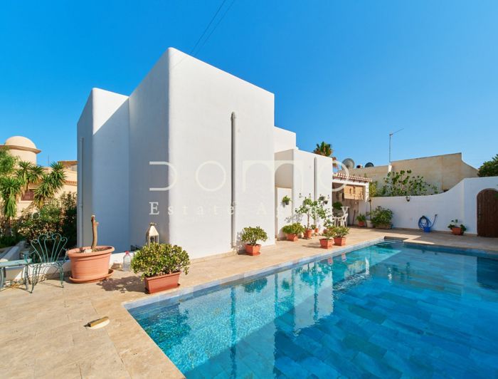 Image No.2-5 Bed Property for sale