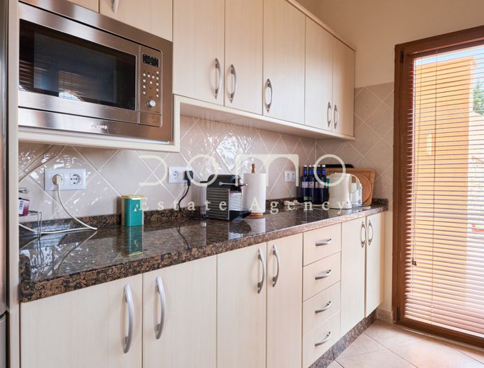 Image No.12-3 Bed Property for sale