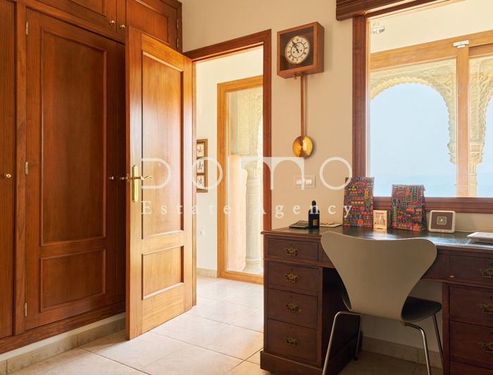 Image No.18-3 Bed Property for sale